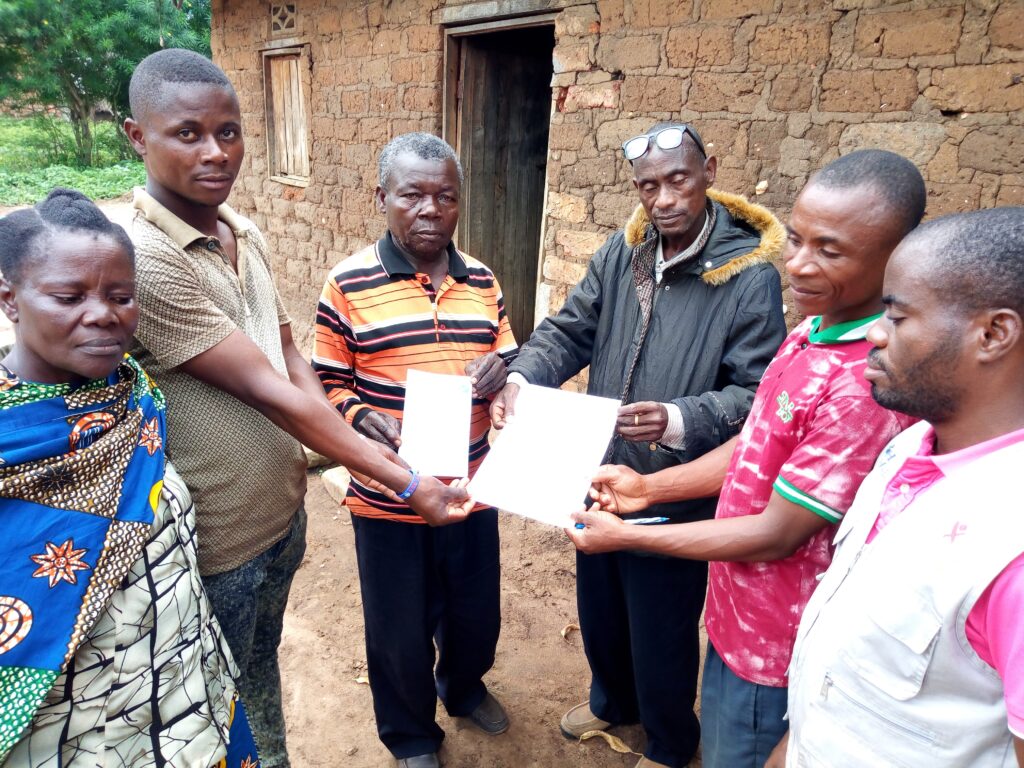 Remise de l’acte de Naissance au parent d’un enfant (à Sebele)